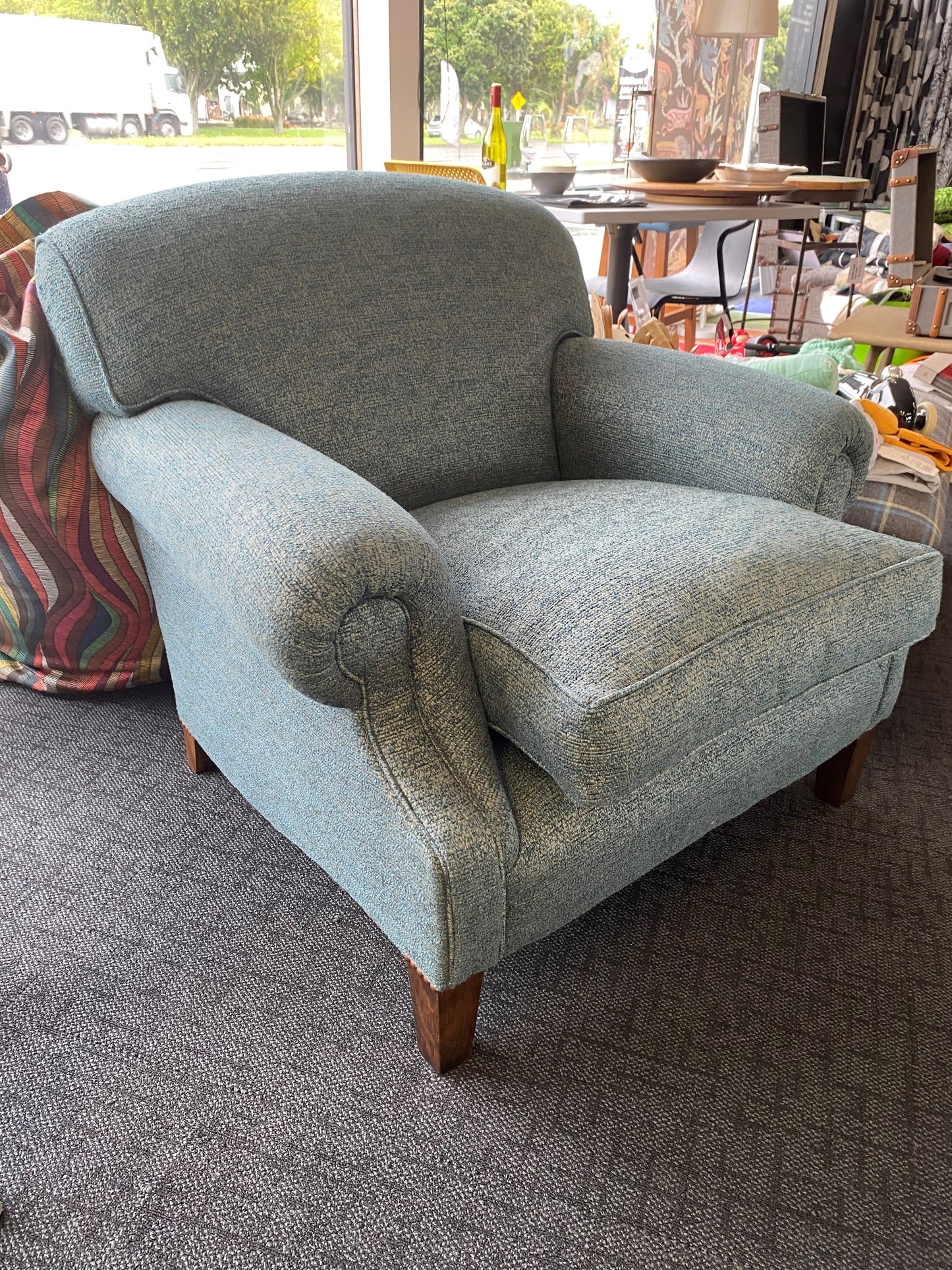 Curve Scroll Arm Chair
